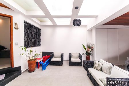 Casa à venda com 200m², 4 quartos e 2 vagas Casa à venda com 200m², 4 quartos e 2 vagasÁrea externa