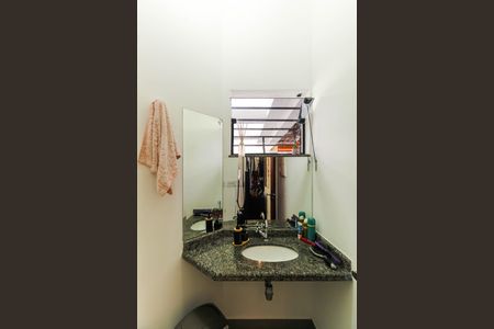 Casa à venda com 200m², 4 quartos e 2 vagas Casa à venda com 200m², 4 quartos e 2 vagasLavabo