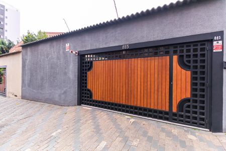 Casa à venda com 200m², 4 quartos e 2 vagas Casa à venda com 200m², 4 quartos e 2 vagasFachada