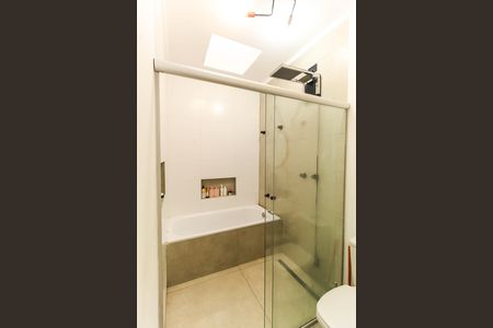 Casa à venda com 200m², 4 quartos e 2 vagas Casa à venda com 200m², 4 quartos e 2 vagasBanheiro da Suíte 4
