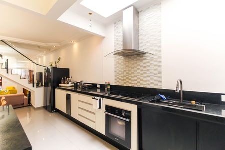 Casa à venda com 200m², 4 quartos e 2 vagas Casa à venda com 200m², 4 quartos e 2 vagasSala/Cozinha
