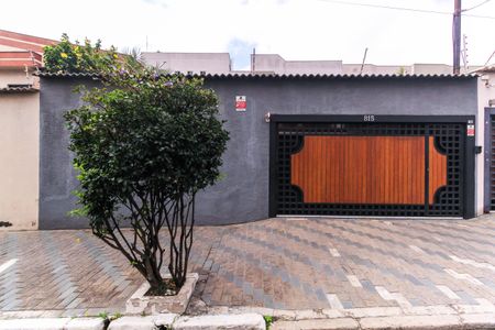 Casa à venda com 200m², 4 quartos e 2 vagas Casa à venda com 200m², 4 quartos e 2 vagasFachada