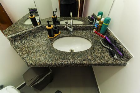 Casa à venda com 200m², 4 quartos e 2 vagas Casa à venda com 200m², 4 quartos e 2 vagasLavabo
