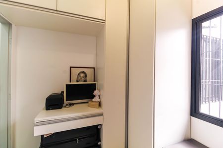 Casa à venda com 200m², 4 quartos e 2 vagas Casa à venda com 200m², 4 quartos e 2 vagasQuarto 1