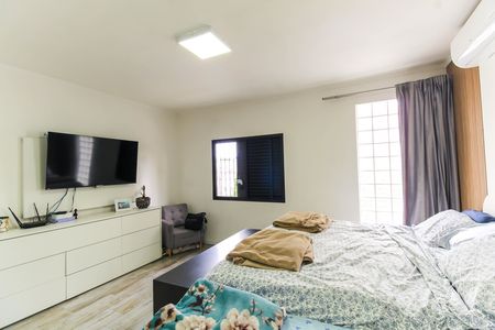 Casa à venda com 200m², 4 quartos e 2 vagas Casa à venda com 200m², 4 quartos e 2 vagasQuarto 4 - Suíte