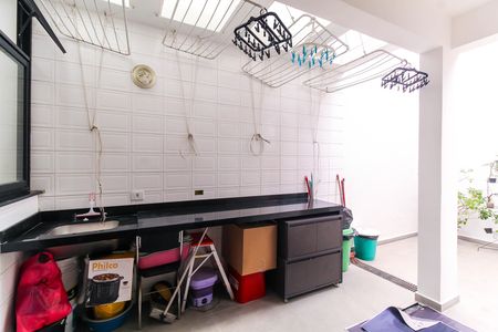 Casa à venda com 200m², 4 quartos e 2 vagas Casa à venda com 200m², 4 quartos e 2 vagasÁrea de Serviço
