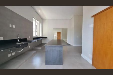Casa à venda com 280m², 4 quartos e 4 vagasCozinha