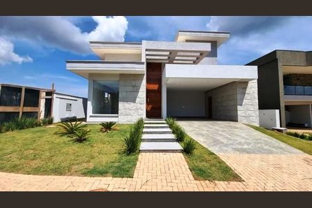 Casa à venda com 280m², 4 quartos e 4 vagasFachada