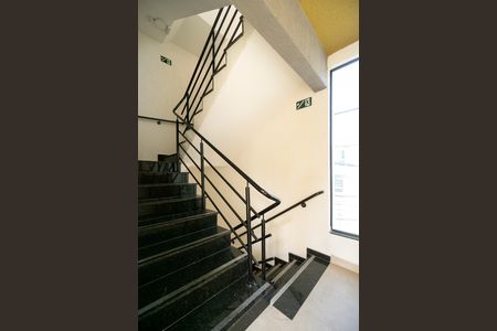 Apartamento para alugar com 33m², 2 quartos e sem vaga Apartamento para alugar com 33m², 2 quartos e sem vagaHall da escada