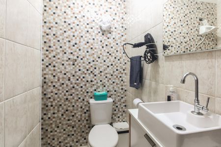 Casa à venda com 84m², 2 quartos e 1 vaga Casa à venda com 84m², 2 quartos e 1 vagaBanheiro
