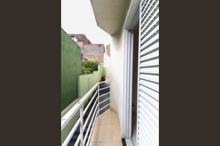 Varanda da Suíte 1 de casa de condomínio para alugar com 2 quartos, 56m² em Vila Carmosina, São Paulo