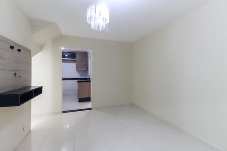 Sala de casa de condomínio para alugar com 2 quartos, 56m² em Vila Carmosina, São Paulo