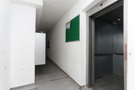 Apartamento para alugar com 46m², 2 quartos e 1 vaga Apartamento para alugar com 46m², 2 quartos e 1 vagaHall / Elevador