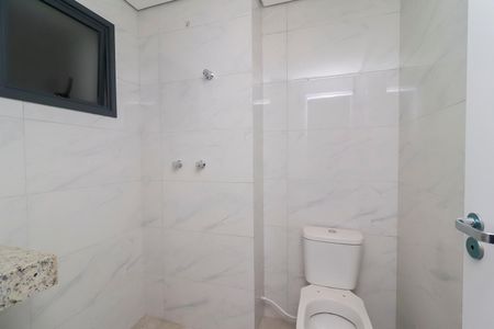 Banheiro de kitnet/studio para alugar com 1 quarto, 28m² em Cidade Antônio Estêvão de Carvalho, São Paulo