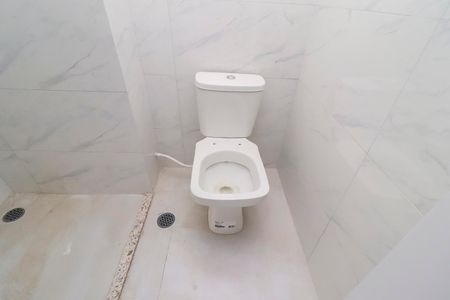 Banheiro de kitnet/studio para alugar com 1 quarto, 28m² em Cidade Antônio Estêvão de Carvalho, São Paulo