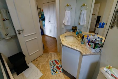 Apartamento à venda com 285m², 4 quartos e 4 vagasBanheiro da Suíte 2