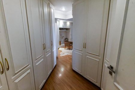 Apartamento à venda com 285m², 4 quartos e 4 vagasCloset da suíte 1