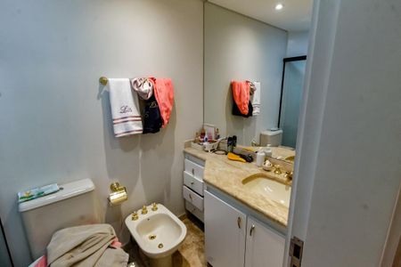 Apartamento à venda com 285m², 4 quartos e 4 vagasBanheiro da Suíte 3