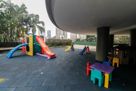 Apartamento à venda com 285m², 4 quartos e 4 vagasÁrea comum - Playground