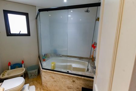 Apartamento à venda com 285m², 4 quartos e 4 vagasBanheiro da Suíte 2 - Banheira