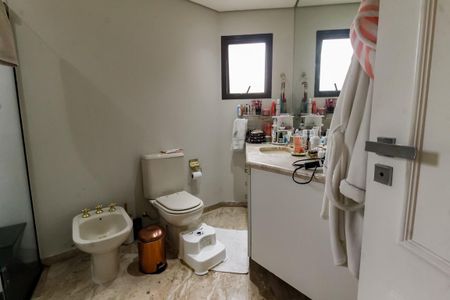 Apartamento à venda com 285m², 4 quartos e 4 vagasBanheiro da Suíte 1