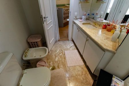 Apartamento à venda com 285m², 4 quartos e 4 vagasBanheiro da Suíte 4