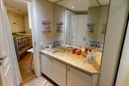 Apartamento à venda com 285m², 4 quartos e 4 vagasBanheiro da Suíte 4