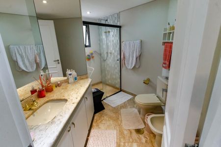 Apartamento à venda com 285m², 4 quartos e 4 vagasBanheiro da Suíte 4