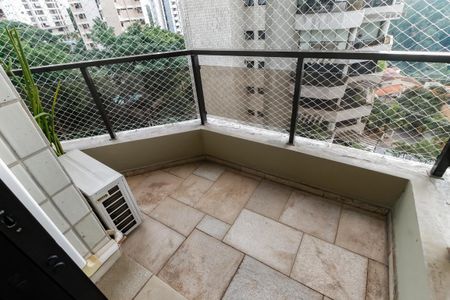 Apartamento à venda com 285m², 4 quartos e 4 vagasVaranda - Suíte 2