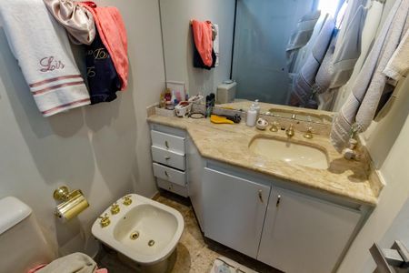 Apartamento à venda com 285m², 4 quartos e 4 vagasBanheiro da Suíte 3