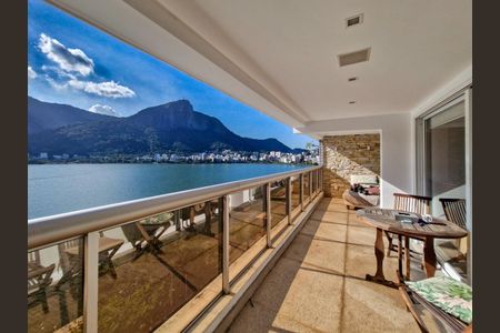 Apartamento à venda com 232m², 3 quartos e 2 vagas