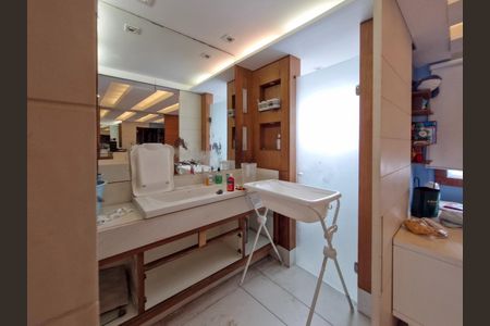 Apartamento à venda com 232m², 3 quartos e 2 vagas