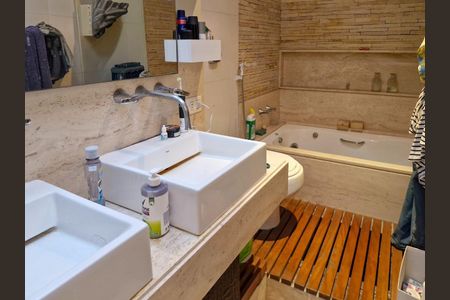 Apartamento à venda com 232m², 3 quartos e 2 vagas