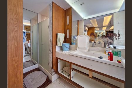 Apartamento à venda com 232m², 3 quartos e 2 vagas