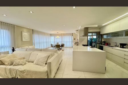 Apartamento à venda com 3 quartos, 131m² em Campo Belo, São Paulo