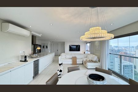 Apartamento à venda com 3 quartos, 131m² em Campo Belo, São Paulo