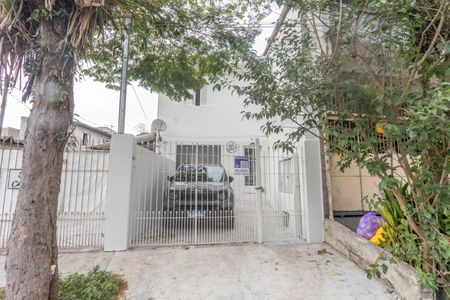Casa para alugar com 90m², 2 quartos e 1 vagaFachada + placa 