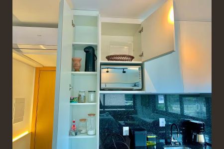 Cozinha de apartamento à venda com 1 quarto, 31m² em Petrópolis, Porto Alegre