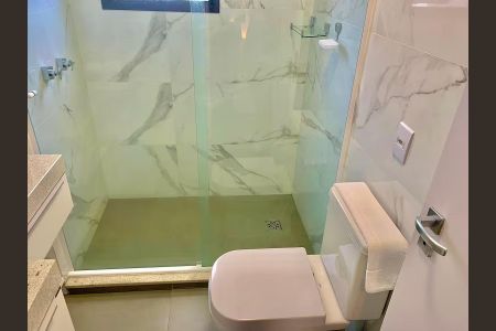 Banheiro de apartamento à venda com 1 quarto, 31m² em Petrópolis, Porto Alegre