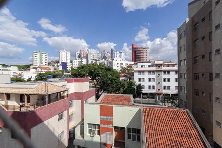 Apartamento à venda com 122m², 4 quartos e 3 vagasQuarto 2 - Vista