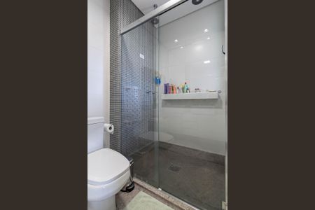 Apartamento à venda com 122m², 4 quartos e 3 vagasBanheiro da suíte 2