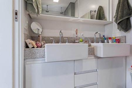 Apartamento à venda com 122m², 4 quartos e 3 vagasBanheiro da suíte 2