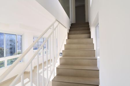 Apartamento para alugar com 95m², 1 quarto e 2 vagasEscada