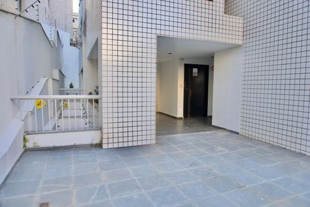 Apartamento à venda com 120m², 4 quartos e 2 vagas Apartamento à venda com 120m², 4 quartos e 2 vagasÁrea Comum - Pilotis