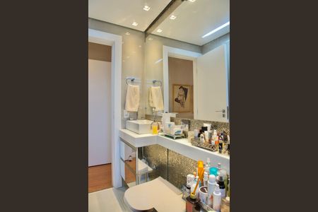 Apartamento à venda com 120m², 4 quartos e 2 vagas Apartamento à venda com 120m², 4 quartos e 2 vagasSuíte - Banheiro