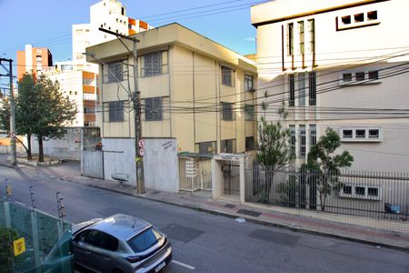 Apartamento à venda com 120m², 4 quartos e 2 vagas Apartamento à venda com 120m², 4 quartos e 2 vagasÁrea Comum - Pilotis Vista