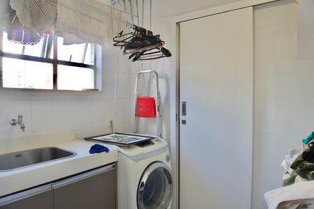 Apartamento à venda com 120m², 4 quartos e 2 vagas Apartamento à venda com 120m², 4 quartos e 2 vagasÁrea de Serviço