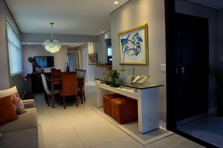 Apartamento à venda com 120m², 4 quartos e 2 vagas Apartamento à venda com 120m², 4 quartos e 2 vagasSala