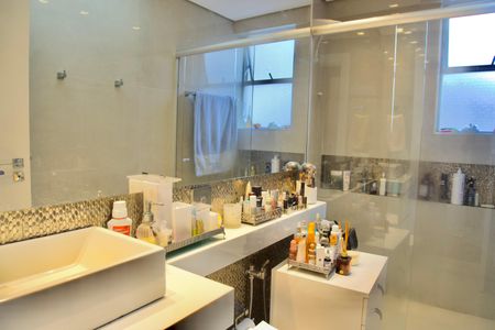 Apartamento à venda com 120m², 4 quartos e 2 vagas Apartamento à venda com 120m², 4 quartos e 2 vagasSuíte - Banheiro