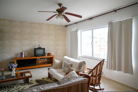 Casa à venda com 150m², 2 quartos e 2 vagas Casa à venda com 150m², 2 quartos e 2 vagasSala